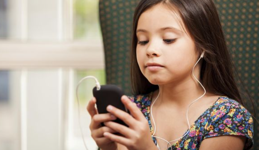6 Cara Mengatasi Anak Ketergantungan Gadget