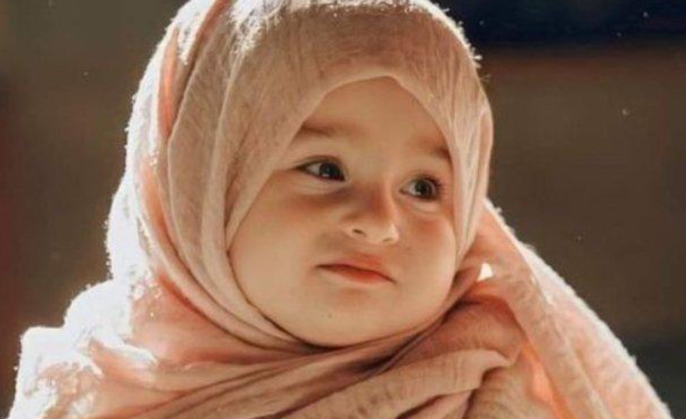 100 Rangkaian 2 Kata Nama Bayi Perempuan Islami yang Cantik