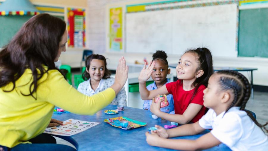 10 Tips Memilih Sekolah Dasar Untuk Anak, Bantu Kesuksesan si Kecil!