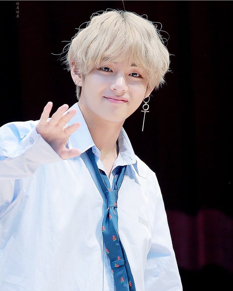 ﻿20 Fakta Taehyung BTS, Si Happy Virus