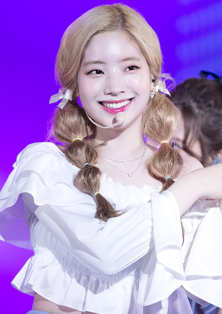 20 Fakta Dahyun Twice, Penyanyi Cantik Berwajah Eksotis