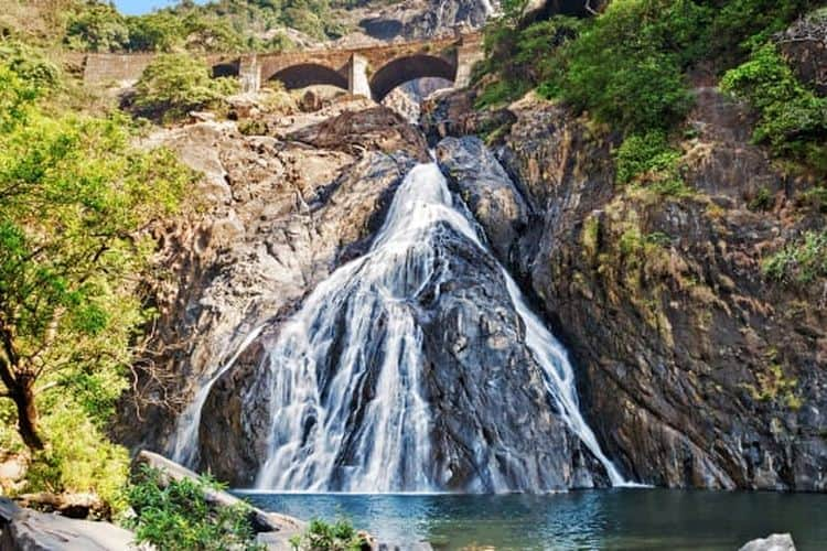 Air Terjun Dudhsagar: Petualangan Seru di Wilayah Ghat Barat