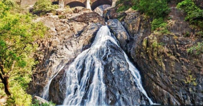 Air Terjun Dudhsagar: Petualangan Seru di Wilayah Ghat Barat