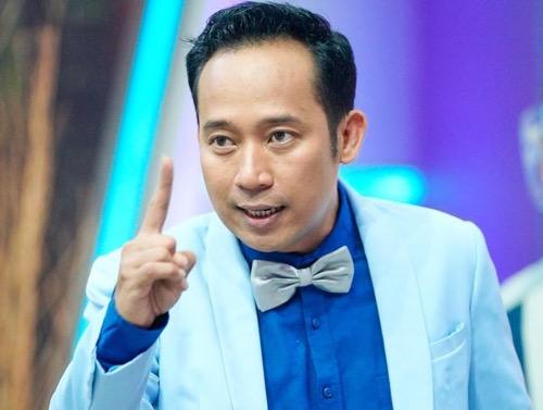 88 Gombalan Maut Deni Cagur yang Sering Kita dengar di Televisi