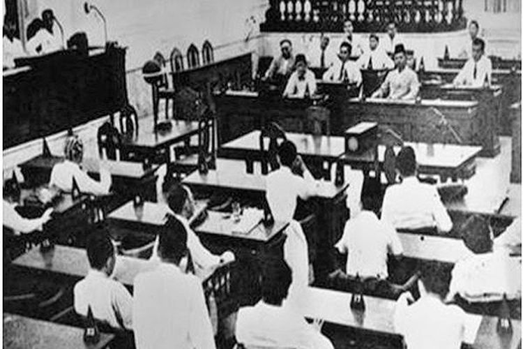 Sebutkan keputusan penting yang diambil dalam sidang pertama ppki pada tanggal 18 agustus 1945