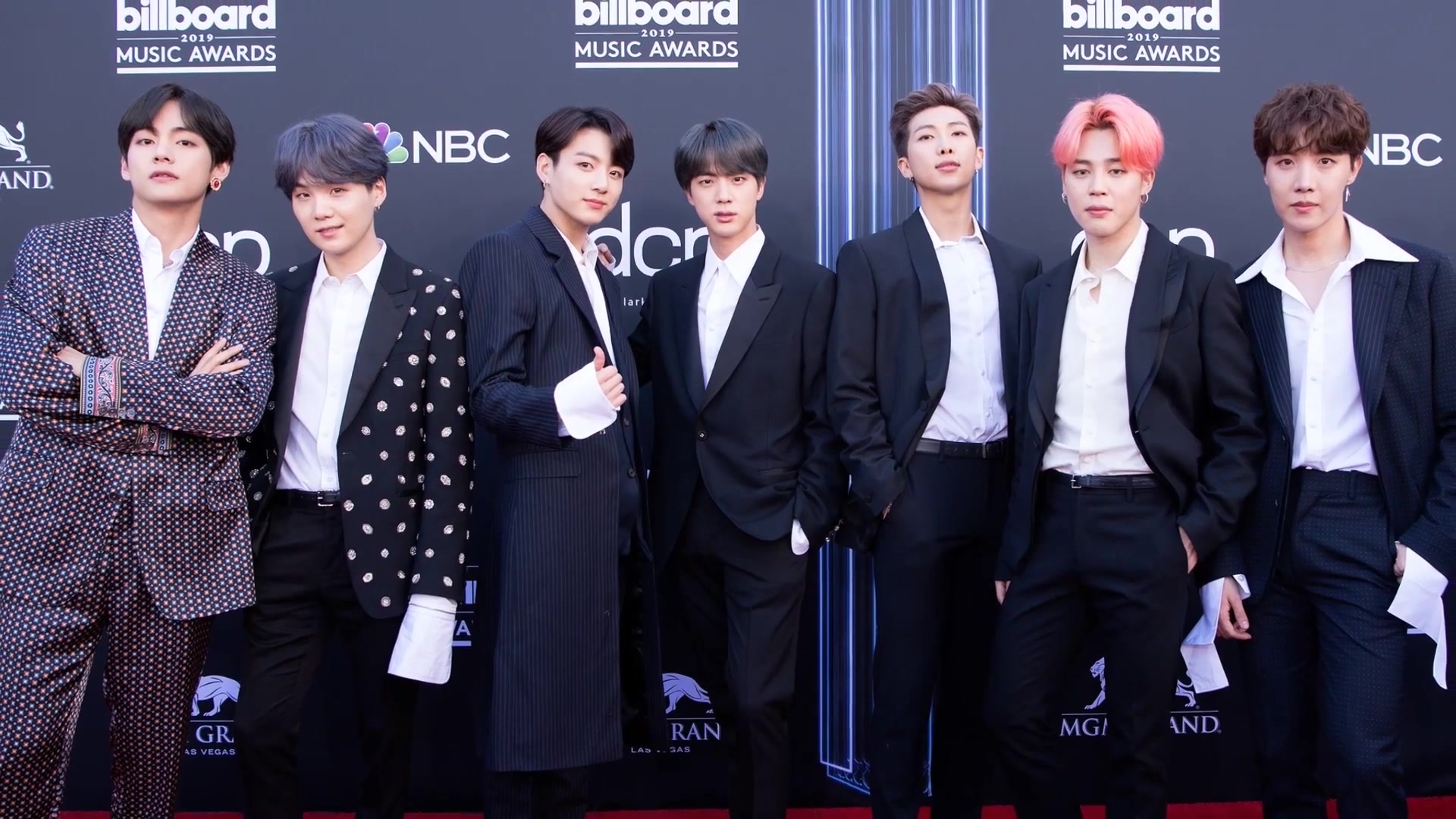 BTS Menang 'Group of The Year 2020' di Tudo Information Awards