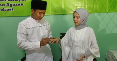 Nikah di KUA harus pakai baju apa? Apakah ada aturannya