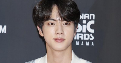 Update Weverse, Jin BTS Unggah Dua Foto Terbaru