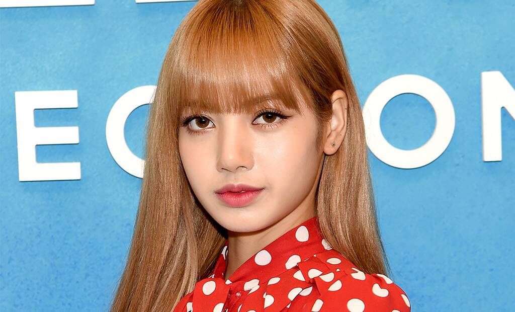 Apakah Wajah Lisa BLACKPINK Oplas? Lihat Foto Perbandingan Wajahnya di sini