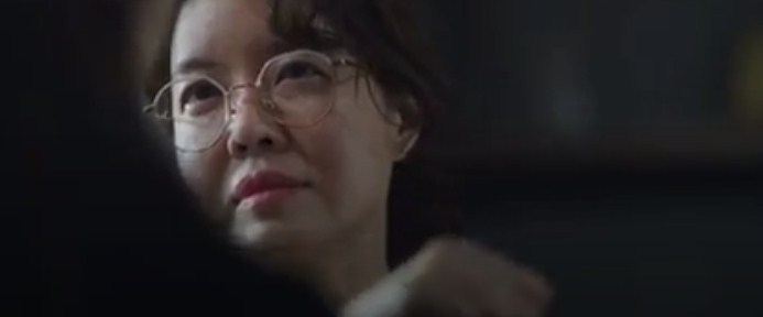Mengenal Choi Myung Hee, Wanita Aneh yang punya Hobi Menari di Vincenzo