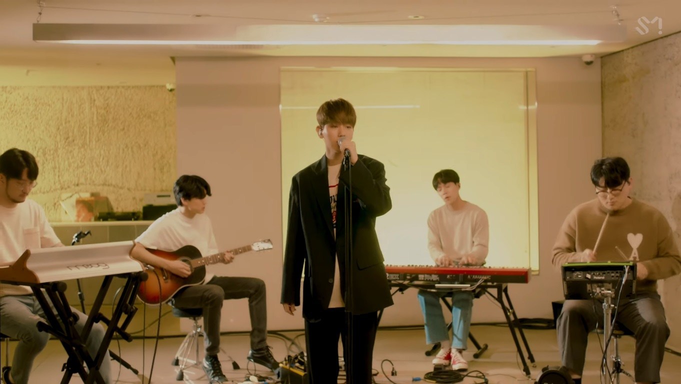 Baekhyun EXO Rilis Lagu Terbaru 'Love Again'