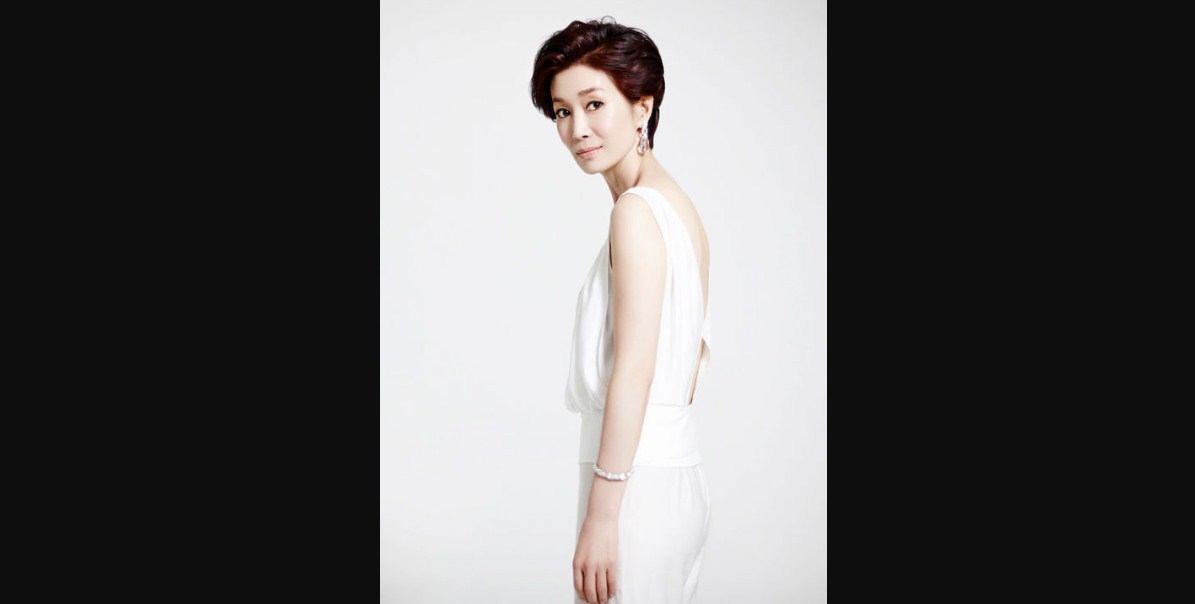 Profil Young-Hee, Pemeran sosko Cha Hwa-Young di Drakor Gold Mask