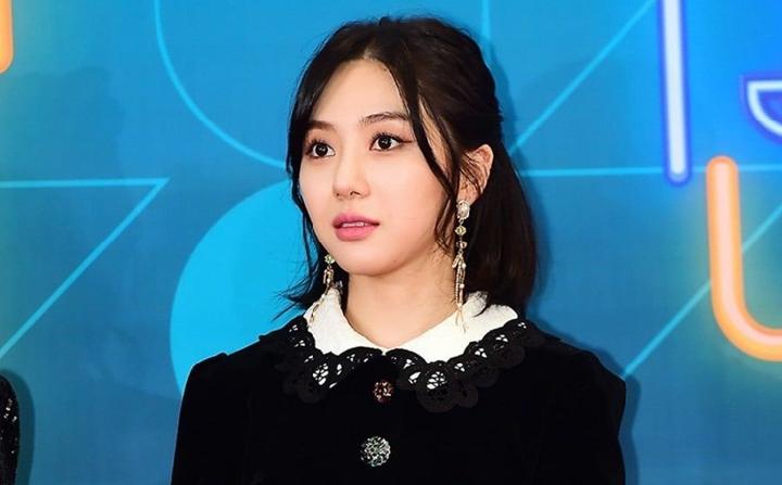 Bermasalah dengan FNC Entertainment, Ini Profil Kwon Mina yang Bikin Aksi Menghebohkan