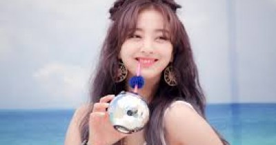 Rayakan Ultah ke 15 Bersama JYP Entertainment, Jihyo TWICE Unggah Foto saat Kecil di Instagram