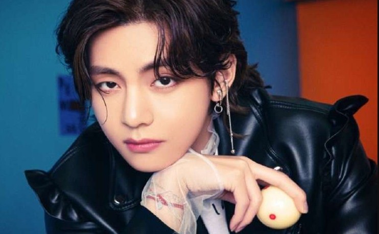 20 Foto Terbaru Taehyung BTS, Makin Ganteng aja sekarang