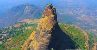 Kalavantin Durg: Gunung Kecil dari India yang Jalurnya Licin Banget