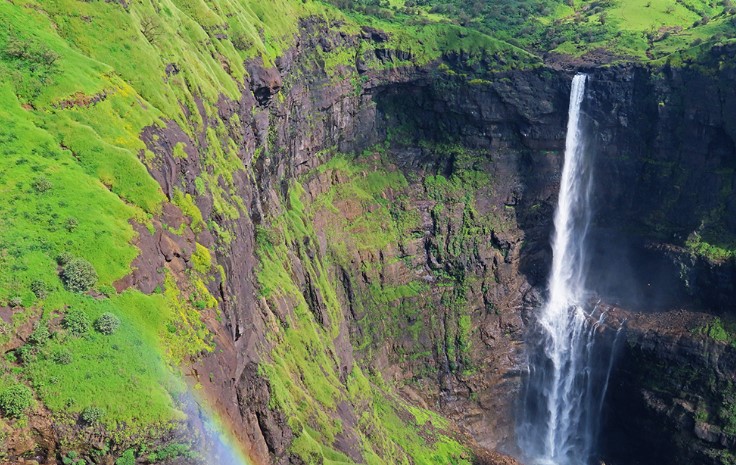 Pesona Air Terjun Kalu di Malshej Ghat, India