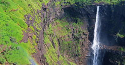 Pesona Air Terjun Kalu di Malshej Ghat, India