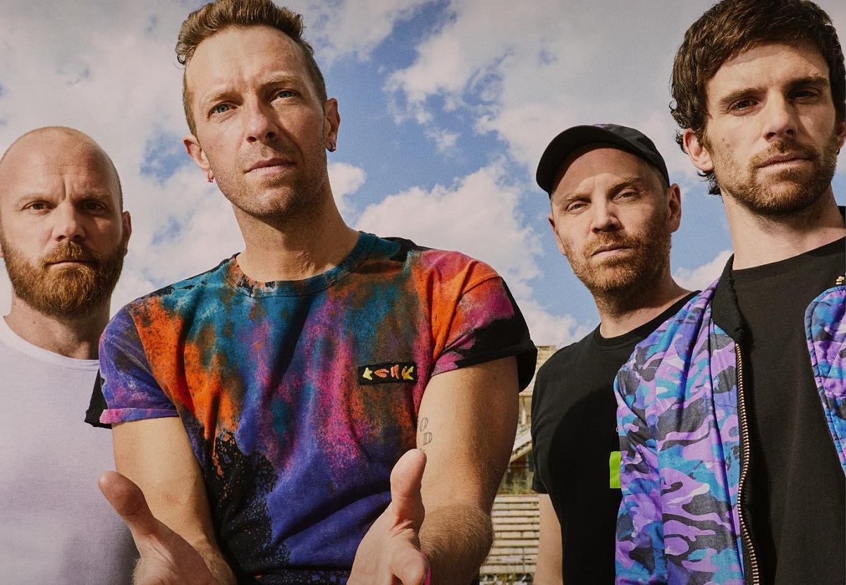 Apakah Coldplay Kaum Pelangi? Ini Mungkin Jawaban yang Kamu Cari