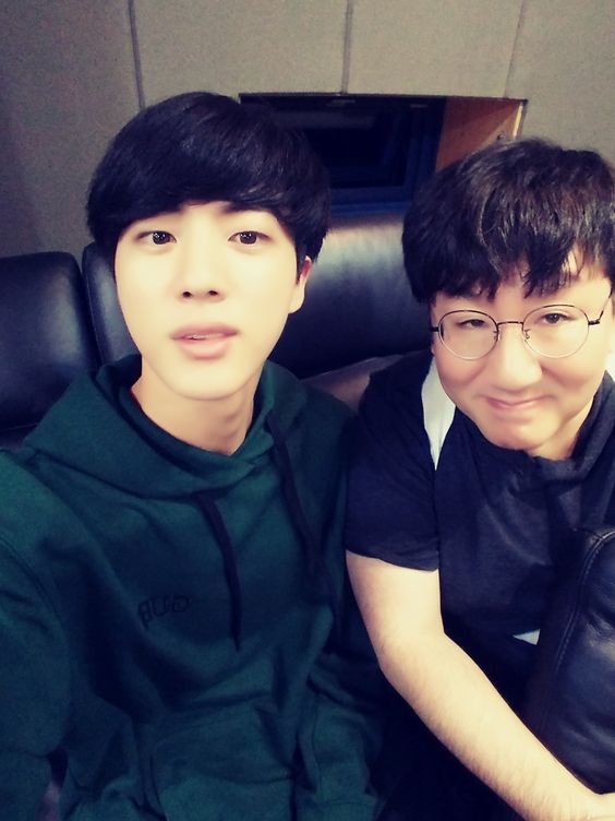 Papa Bear tengah foto bersama Mr Worldwide Handsome, Kim ...